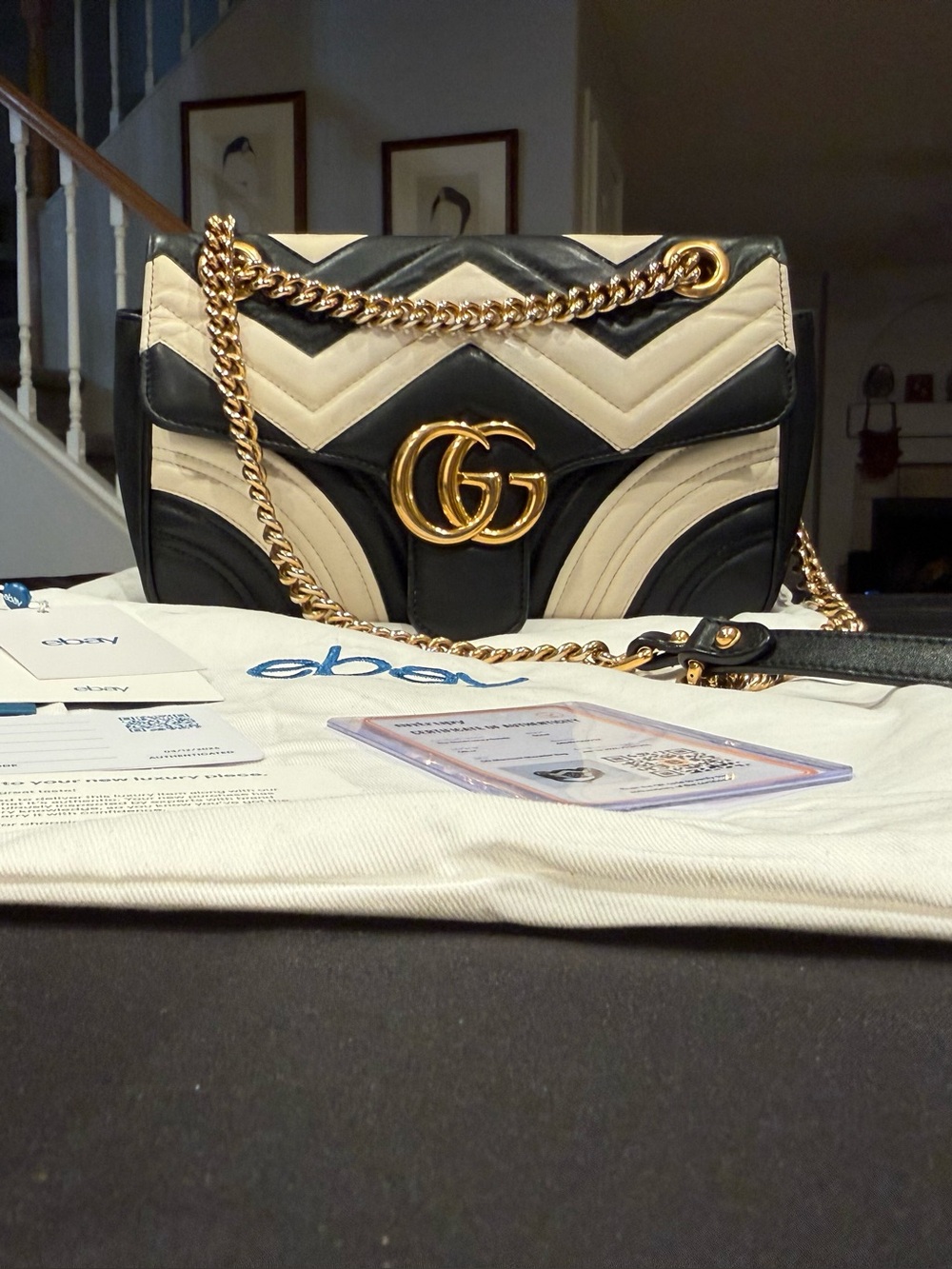 Gucci GG Marmont Chevron Shoulder Bag Black Cream Gold Chain Authenticated - Picture 2 of 16